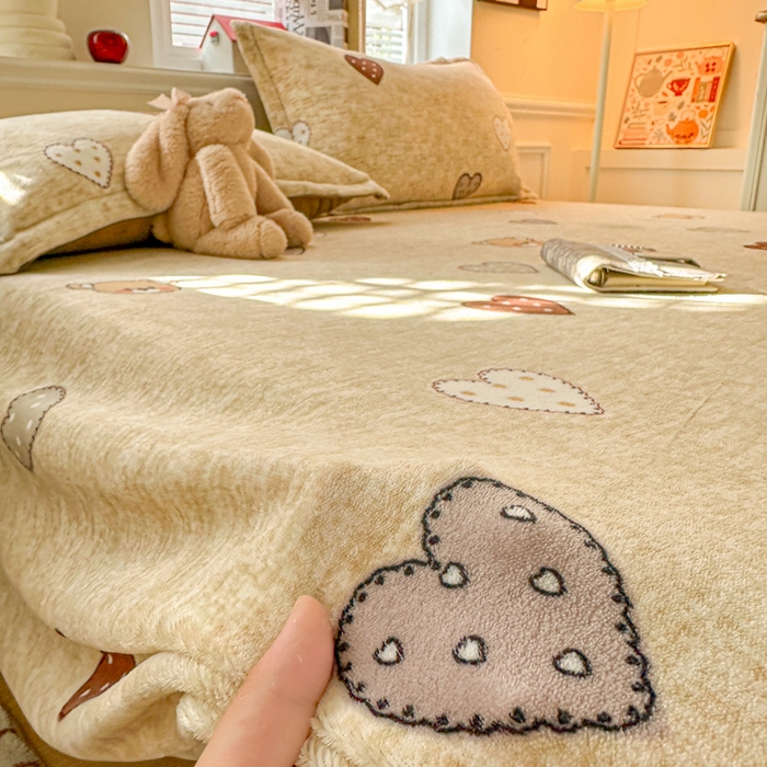 91家纺网 家纺一手货源 找家纺 卡普二店 2024新款牛奶绒印花单床单萌萌熊