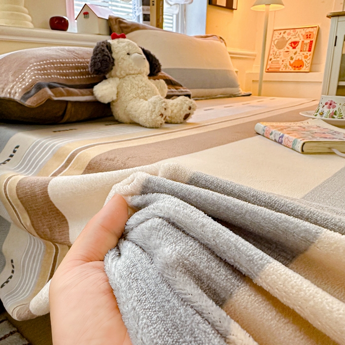 91家纺网 家纺一手货源 找家纺 卡普二店 2024新款牛奶绒印花单床单米兰风尚