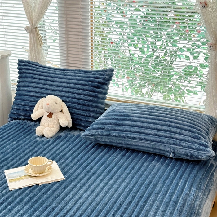 91家纺网 家纺一手货源 找家纺 （总）柏薇 2025新款A类300g兔毛抽条床笠