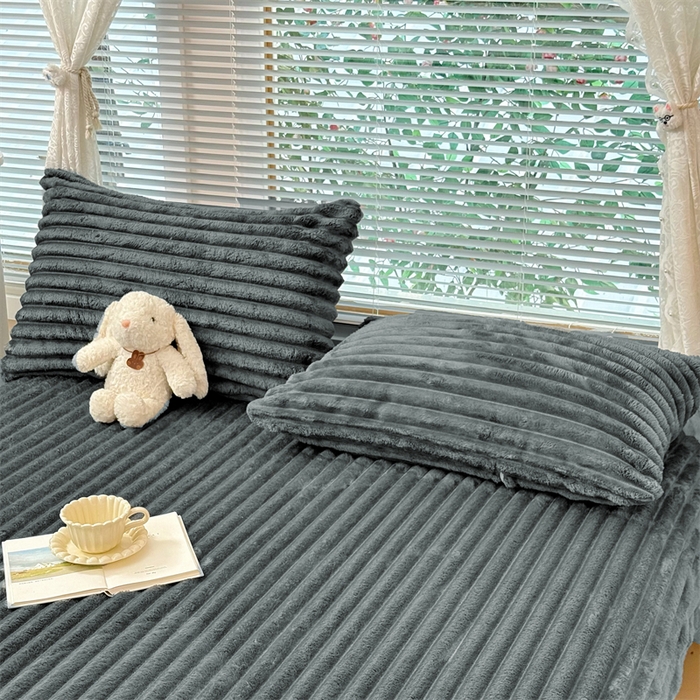 91家纺网 家纺一手货源 找家纺 柏薇 2025新款A类300g兔毛抽条床笠 深灰-床笠
