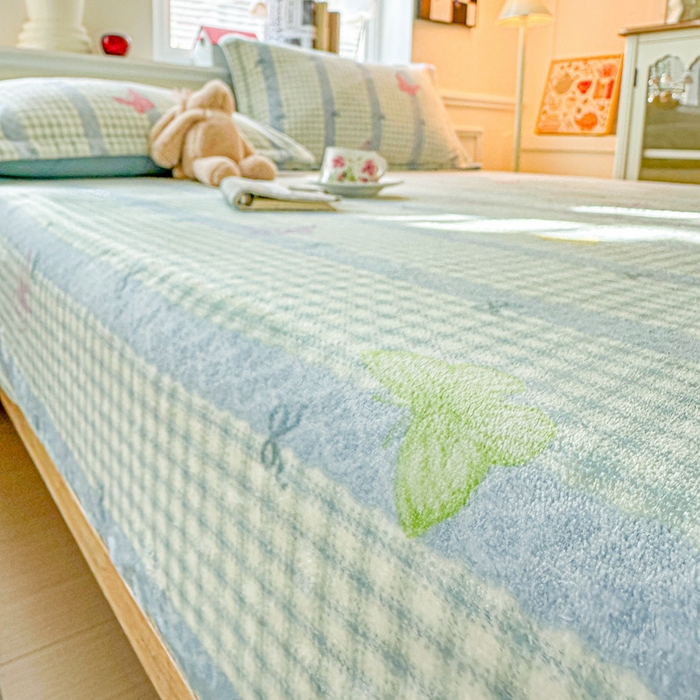 91家纺网 家纺一手货源 找家纺 卡普二店 2024新款牛奶绒印花单床笠蝶舞格韵