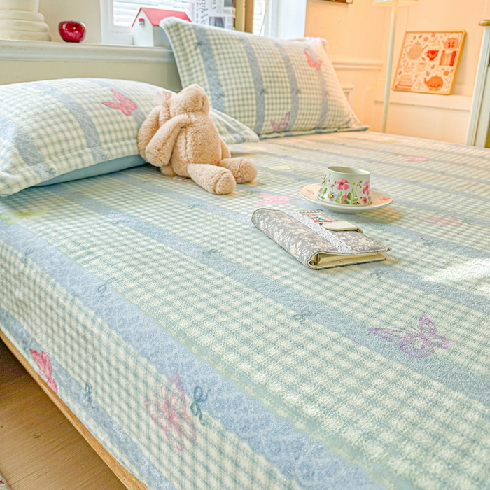 91家纺网 家纺一手货源 找家纺 卡普二店 2024新款牛奶绒印花单床笠蝶舞格韵