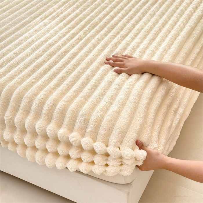 91家纺网 家纺一手货源 找家纺 柏薇 2025新款A类300g兔毛抽条床笠 奶白-床笠