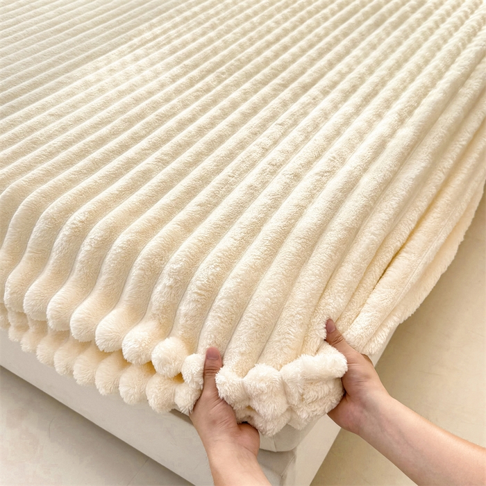 91家纺网 家纺一手货源 找家纺 柏薇 2025新款A类300g兔毛抽条床笠 奶白-床笠