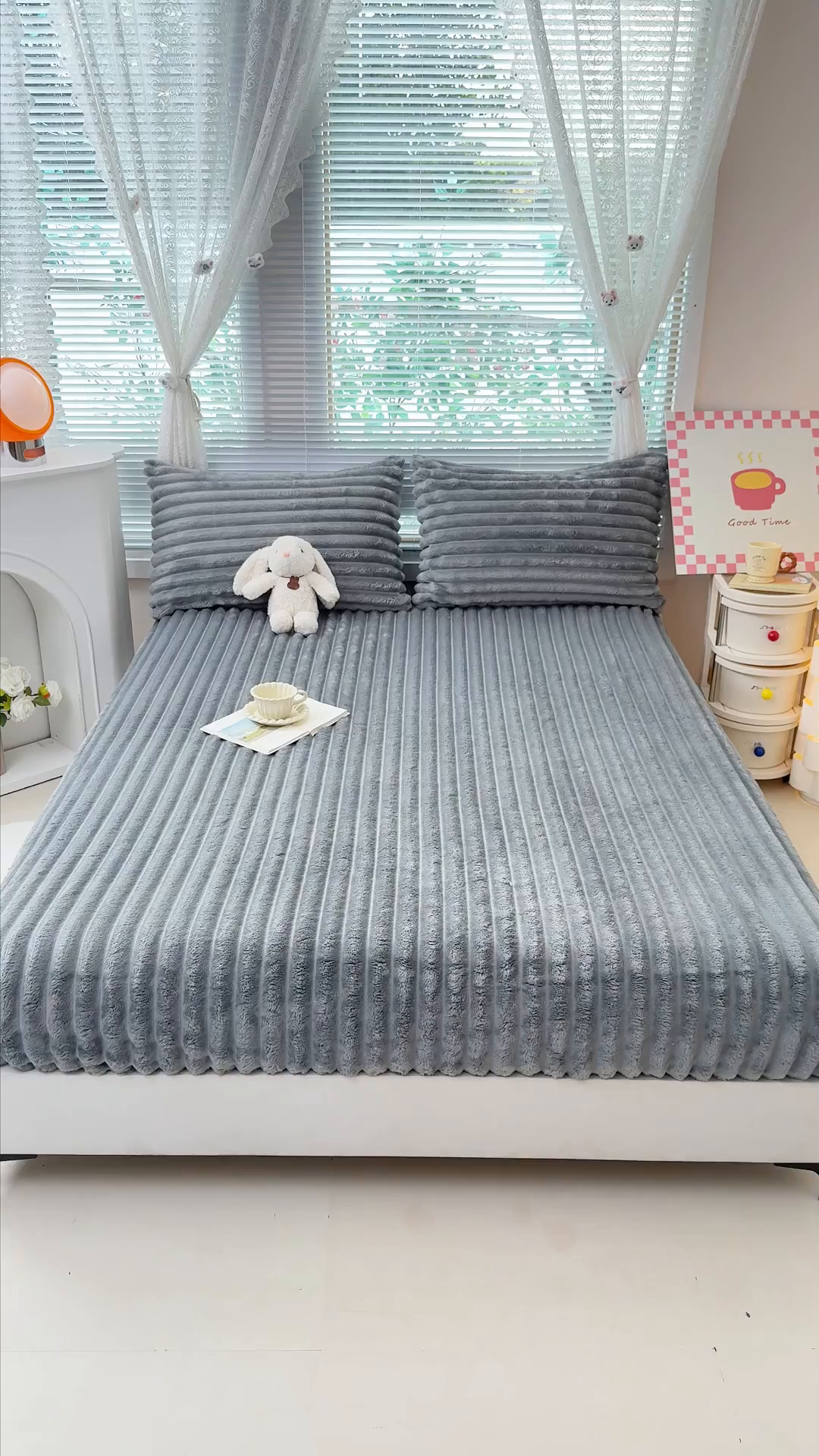 91家纺网 家纺一手货源 找家纺 柏薇 2025新款A类300g兔毛抽条床笠 浅灰-床笠