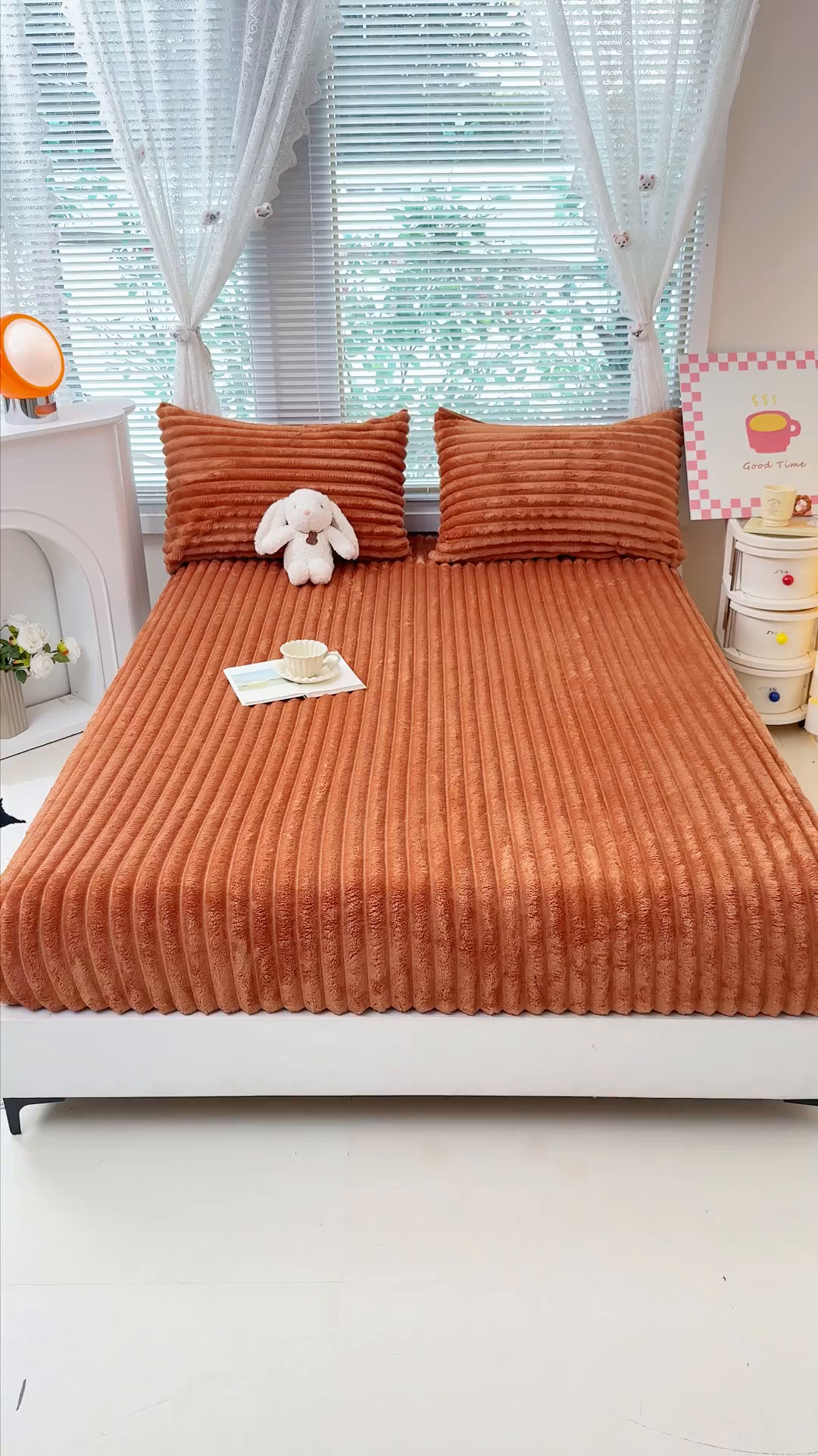 91家纺网 家纺一手货源 找家纺 柏薇 2025新款A类300g兔毛抽条床笠 焦糖-床笠