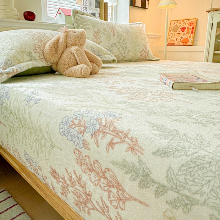 91家纺网 家纺一手货源 找家纺 卡普二店 2024新款牛奶绒印花单床笠幽兰花谷