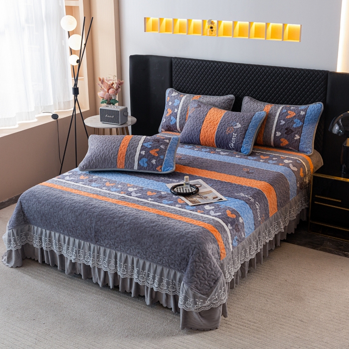 91家纺网 家纺一手货源 找家纺 梓依家纺 2025新款牛奶绒单床裙款蕾丝床盖三件套四件套 爱心点点