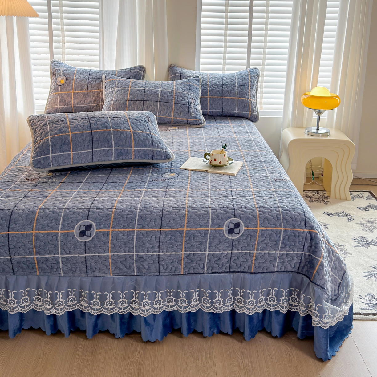 91家纺网 家纺一手货源 找家纺 梓依家纺 2025新款牛奶绒单床裙款蕾丝床盖三件套四件套 宝利格