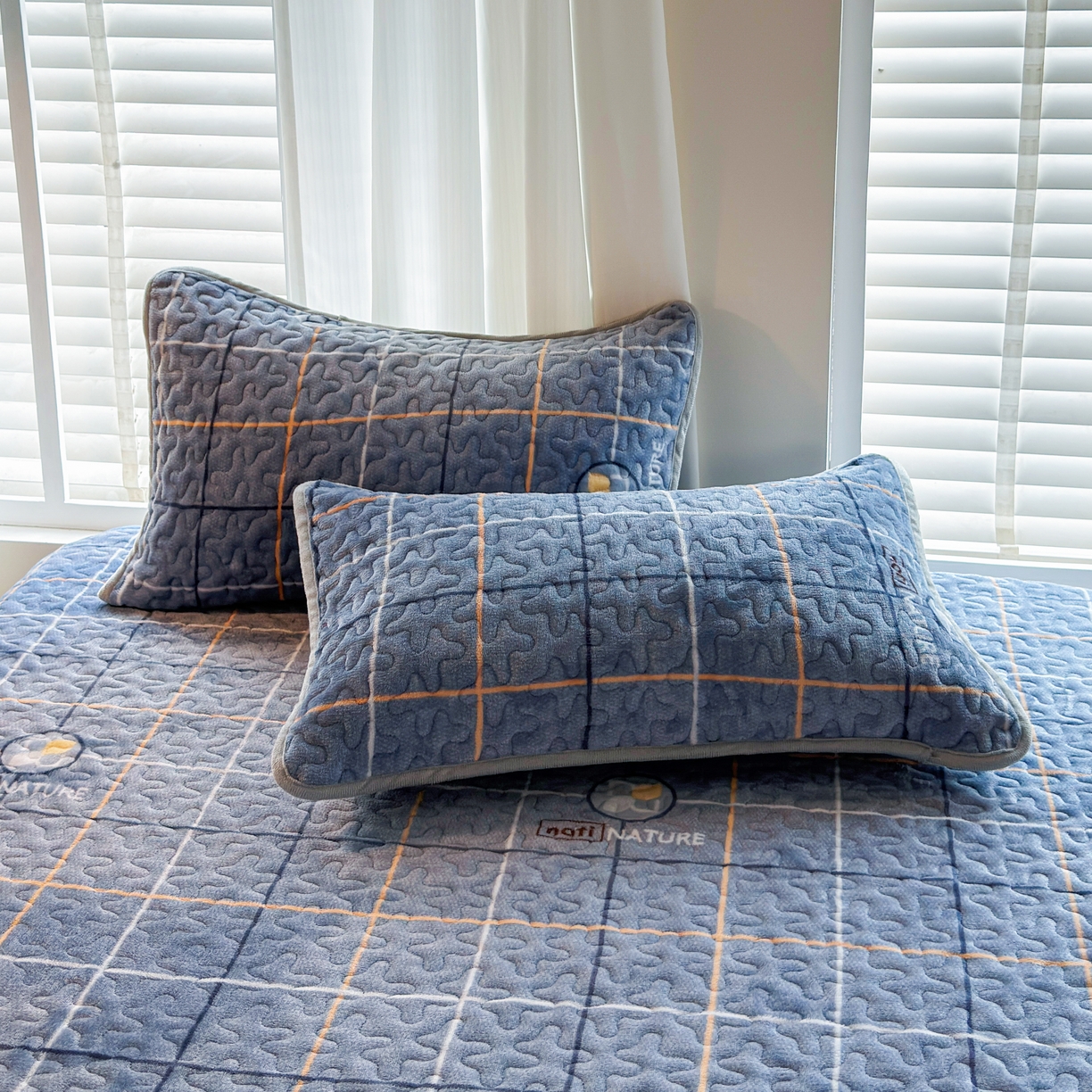 91家纺网 家纺一手货源 找家纺 梓依家纺 2025新款牛奶绒单床裙款蕾丝床盖三件套四件套 宝利格