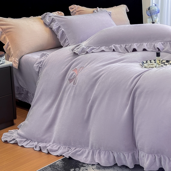 91家纺网 家纺一手货源 找家纺 席之家 2025新款蝴蝶结绣花牛奶绒四件套蝴蝶结-丁香紫