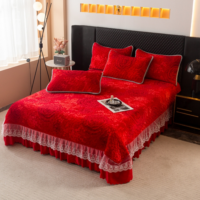 91家纺网 家纺一手货源 找家纺 梓依家纺 2025新款牛奶绒单床裙款蕾丝床盖三件套四件套 花漾玫瑰