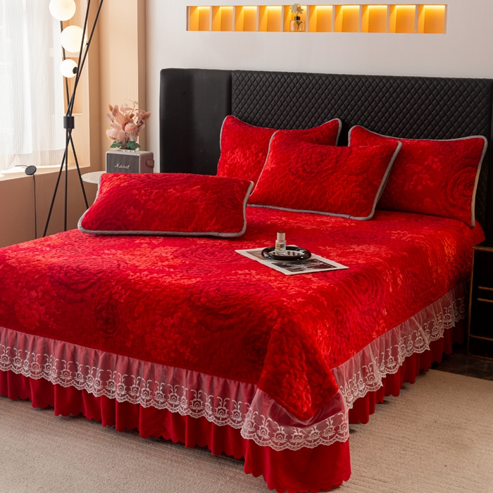 91家纺网 家纺一手货源 找家纺 梓依家纺 2025新款牛奶绒单床裙款蕾丝床盖三件套四件套 花漾玫瑰