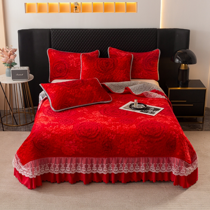 91家纺网 家纺一手货源 找家纺 梓依家纺 2025新款牛奶绒单床裙款蕾丝床盖三件套四件套 花漾玫瑰