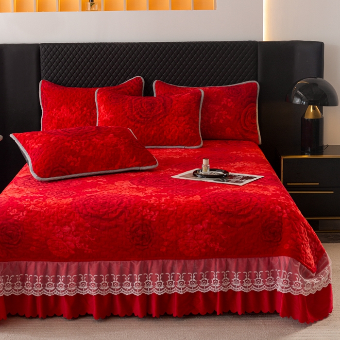 91家纺网 家纺一手货源 找家纺 梓依家纺 2025新款牛奶绒单床裙款蕾丝床盖三件套四件套 花漾玫瑰