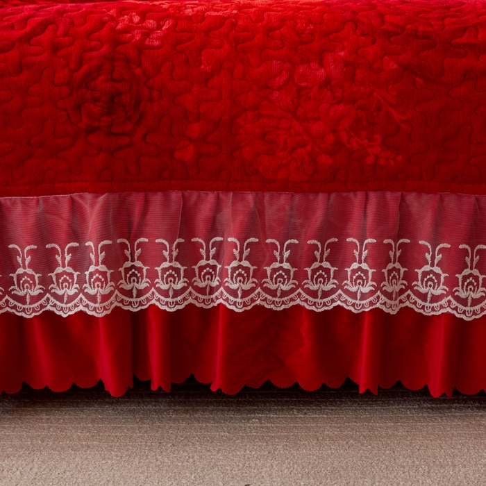 91家纺网 家纺一手货源 找家纺 梓依家纺 2025新款牛奶绒单床裙款蕾丝床盖三件套四件套 花漾玫瑰