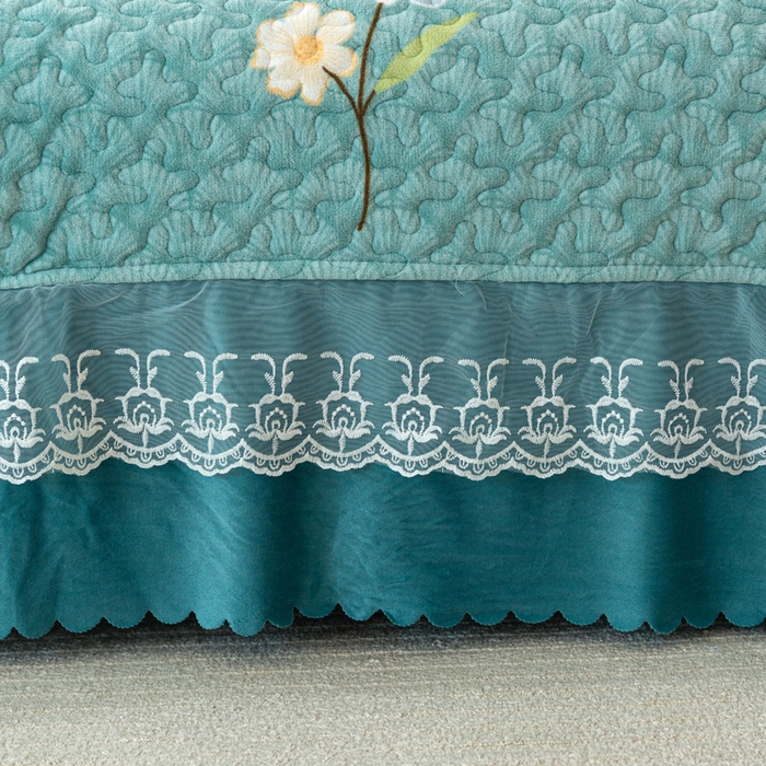 91家纺网 家纺一手货源 找家纺 梓依家纺 2025新款牛奶绒单床裙款蕾丝床盖三件套四件套 花语