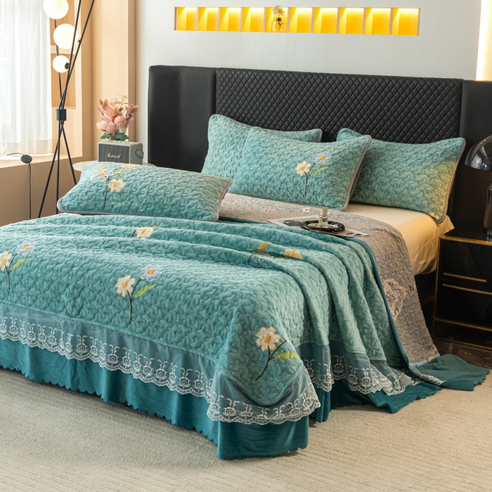 91家纺网 家纺一手货源 找家纺 梓依家纺 2025新款牛奶绒单床裙款蕾丝床盖三件套四件套 花语