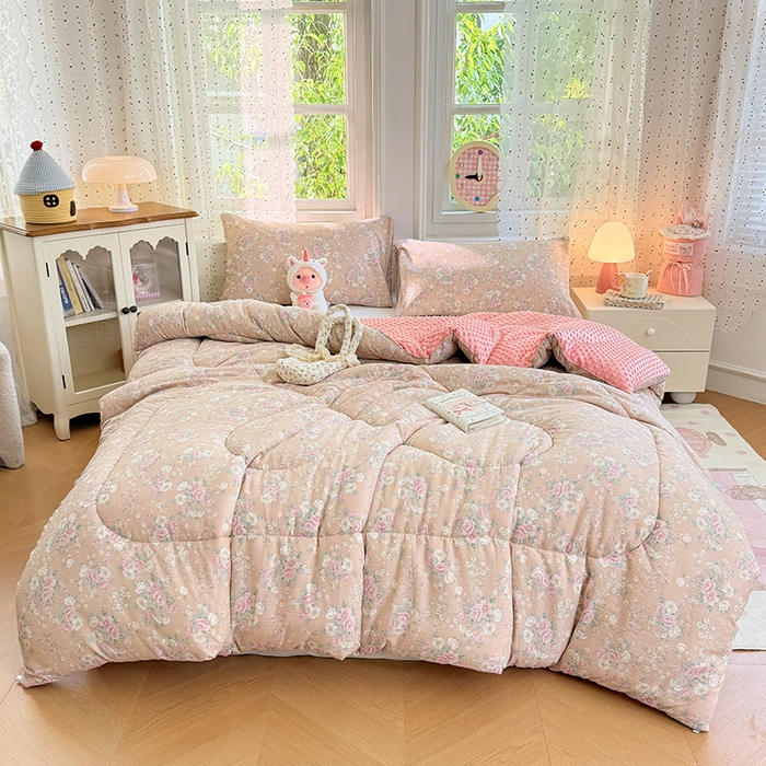 91家纺网 家纺一手货源 找家纺 VIP被业 2025新款云感棉双层纱豆豆绒冬被被子被芯 粉雾情书