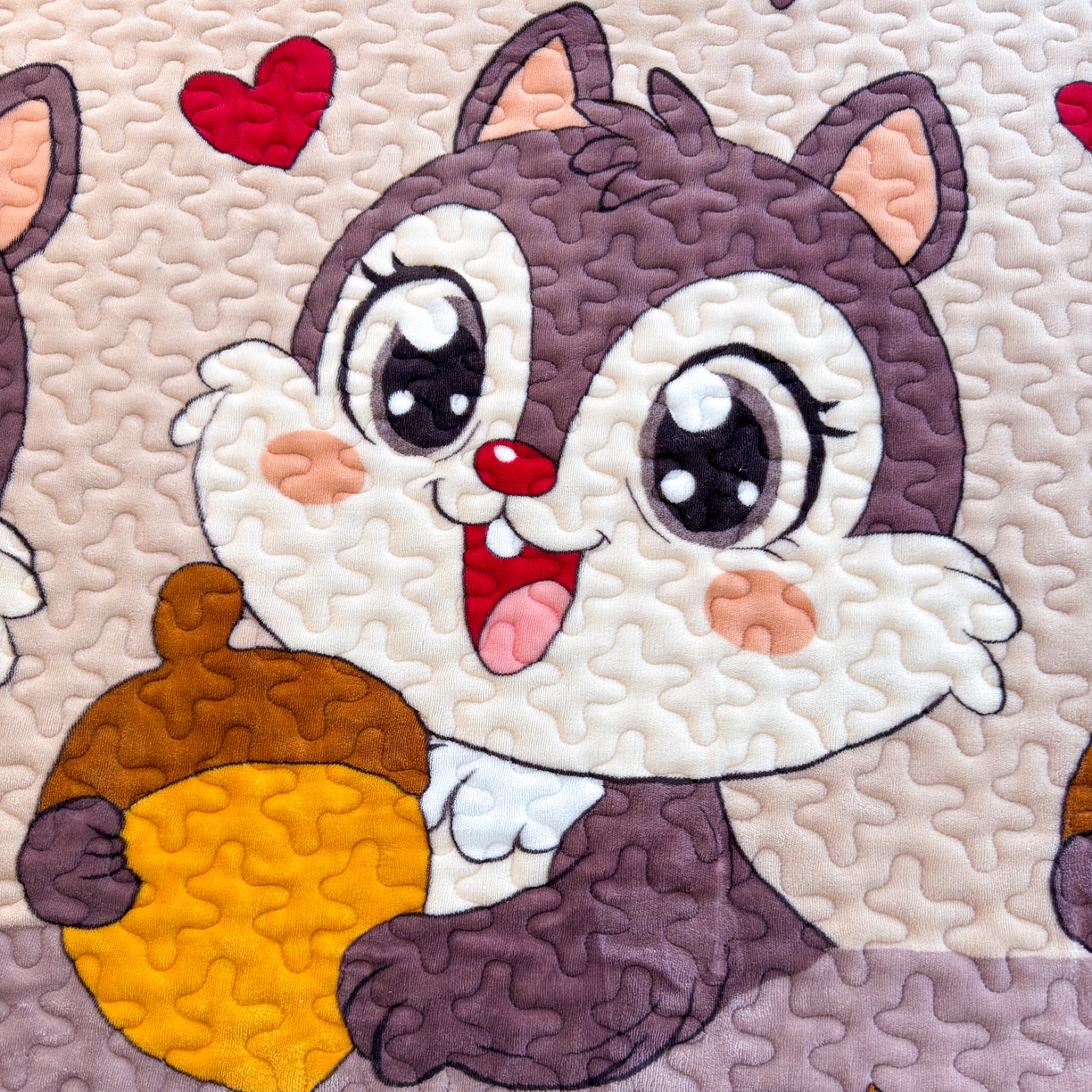 91家纺网 家纺一手货源 找家纺 梓依家纺 2025新款牛奶绒单床裙款蕾丝床盖三件套四件套 可爱松鼠