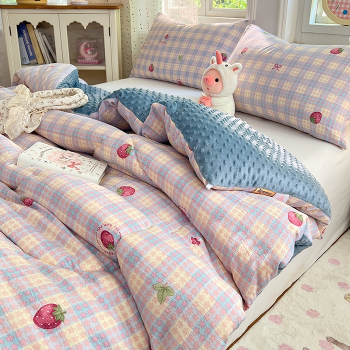 91家纺网 家纺一手货源 找家纺 VIP被业 2025新款云感棉双层纱豆豆绒冬被被子被芯 莓莓桑内