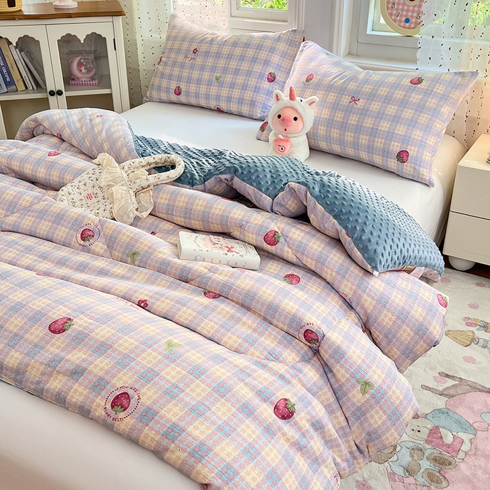 91家纺网 家纺一手货源 找家纺 VIP被业 2025新款云感棉双层纱豆豆绒冬被被子被芯 莓莓桑内