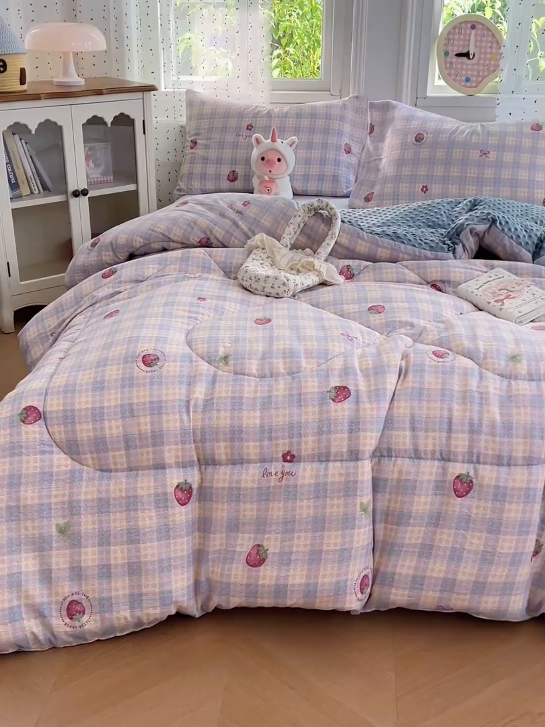 91家纺网 家纺一手货源 找家纺 VIP被业 2025新款云感棉双层纱豆豆绒冬被被子被芯 莓莓桑内
