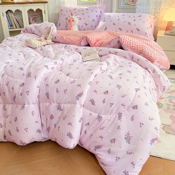 91家纺网 家纺一手货源 找家纺 VIP被业 2025新款云感棉双层纱豆豆绒冬被被子被芯 葡气满满