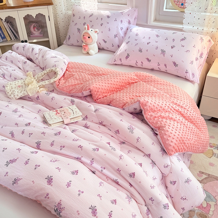 91家纺网 家纺一手货源 找家纺 VIP被业 2025新款云感棉双层纱豆豆绒冬被被子被芯 葡气满满