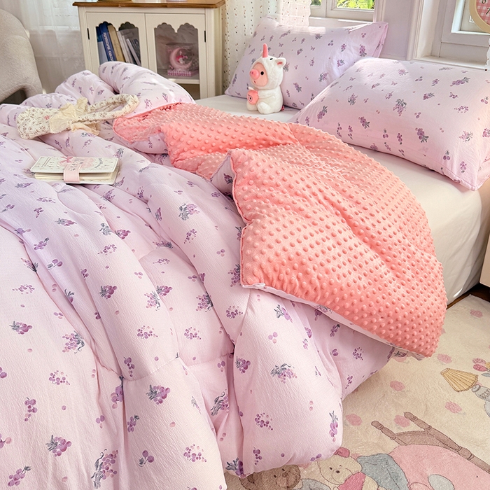 91家纺网 家纺一手货源 找家纺 VIP被业 2025新款云感棉双层纱豆豆绒冬被被子被芯 葡气满满