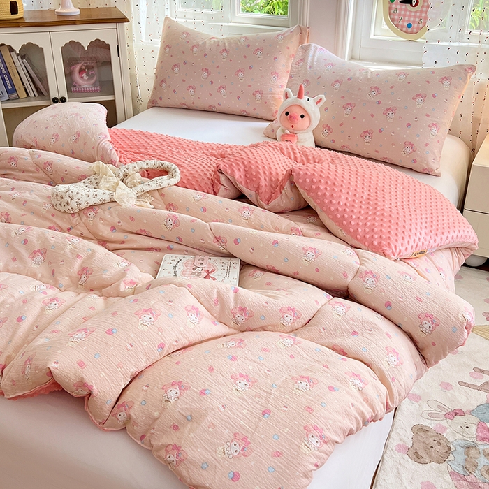 91家纺网 家纺一手货源 找家纺 VIP被业 2025新款云感棉双层纱豆豆绒冬被被子被芯 桃气兔叽