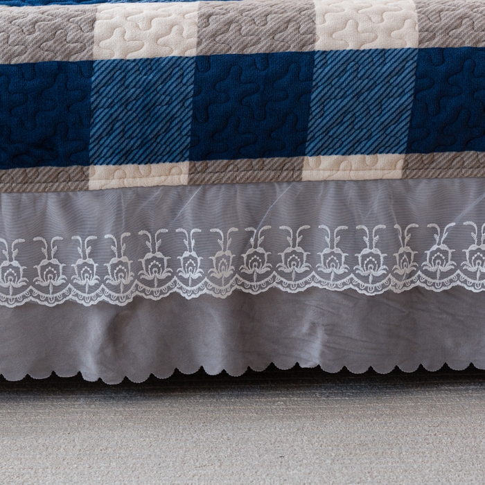 91家纺网 家纺一手货源 找家纺 梓依家纺 2025新款牛奶绒单床裙款蕾丝床盖三件套四件套 蓝白条纹格