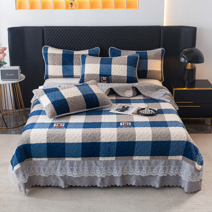 91家纺网 家纺一手货源 找家纺 梓依家纺 2025新款牛奶绒单床裙款蕾丝床盖三件套四件套 蓝白条纹格