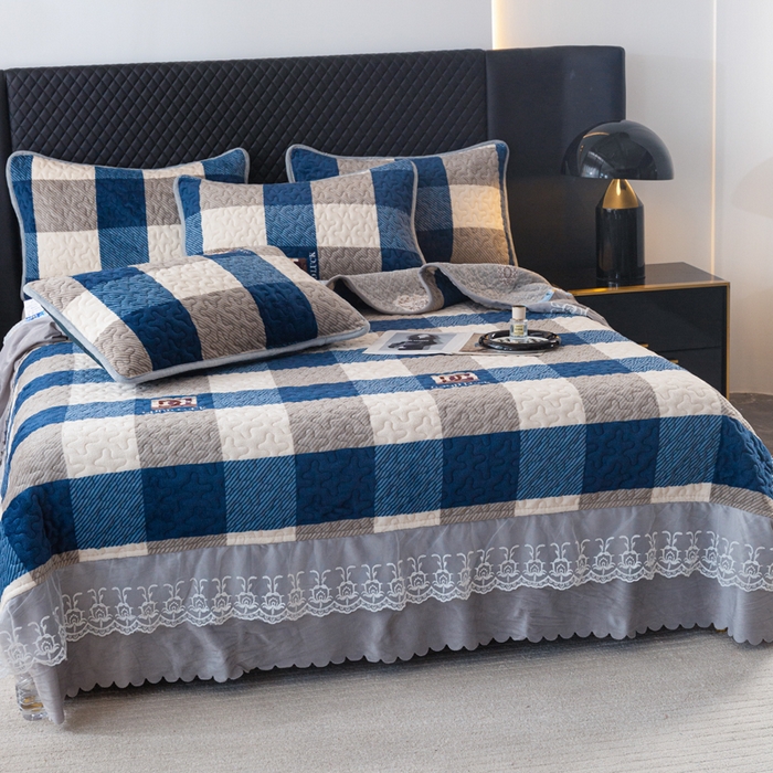 91家纺网 家纺一手货源 找家纺 梓依家纺 2025新款牛奶绒单床裙款蕾丝床盖三件套四件套 蓝白条纹格