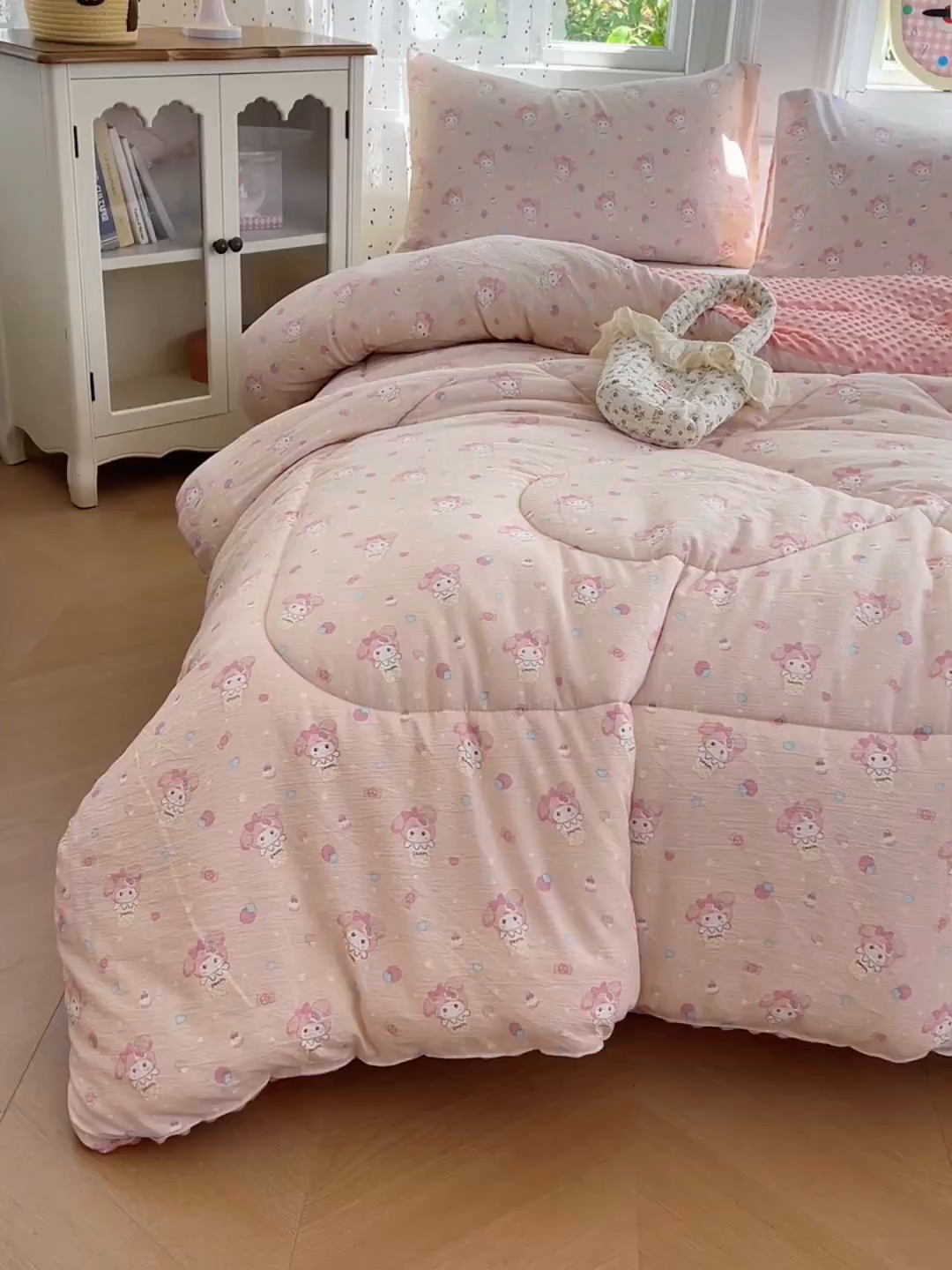 91家纺网 家纺一手货源 找家纺 VIP被业 2025新款云感棉双层纱豆豆绒冬被被子被芯 桃气兔叽