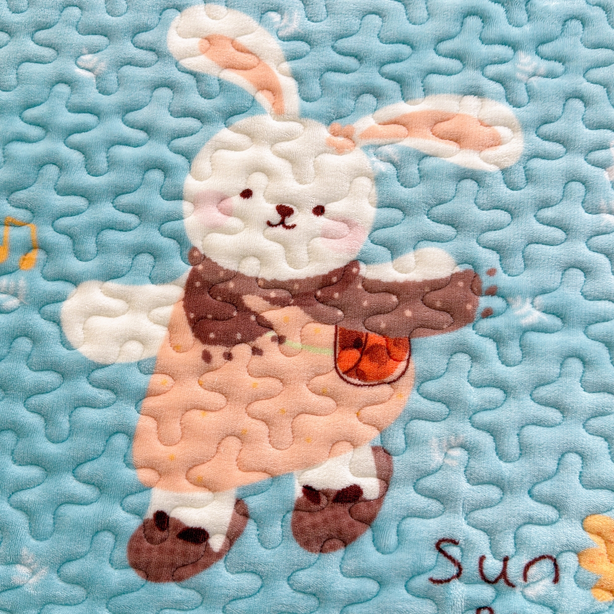 91家纺网 家纺一手货源 找家纺 梓依家纺 2025新款牛奶绒单床裙款蕾丝床盖三件套四件套 萌兔乐园-蓝