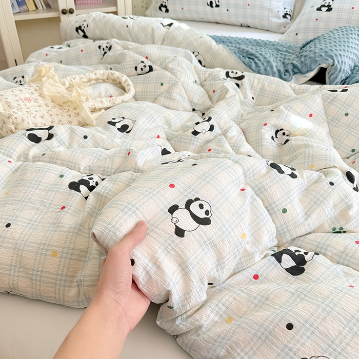 91家纺网 家纺一手货源 找家纺 VIP被业 2025新款云感棉双层纱豆豆绒冬被被子被芯 小熊心事