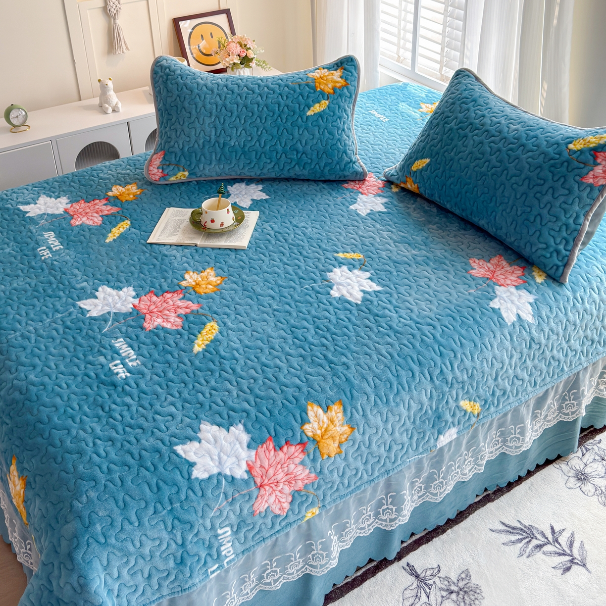 91家纺网 家纺一手货源 找家纺 梓依家纺 2025新款牛奶绒单床裙款蕾丝床盖三件套四件套 摇曳