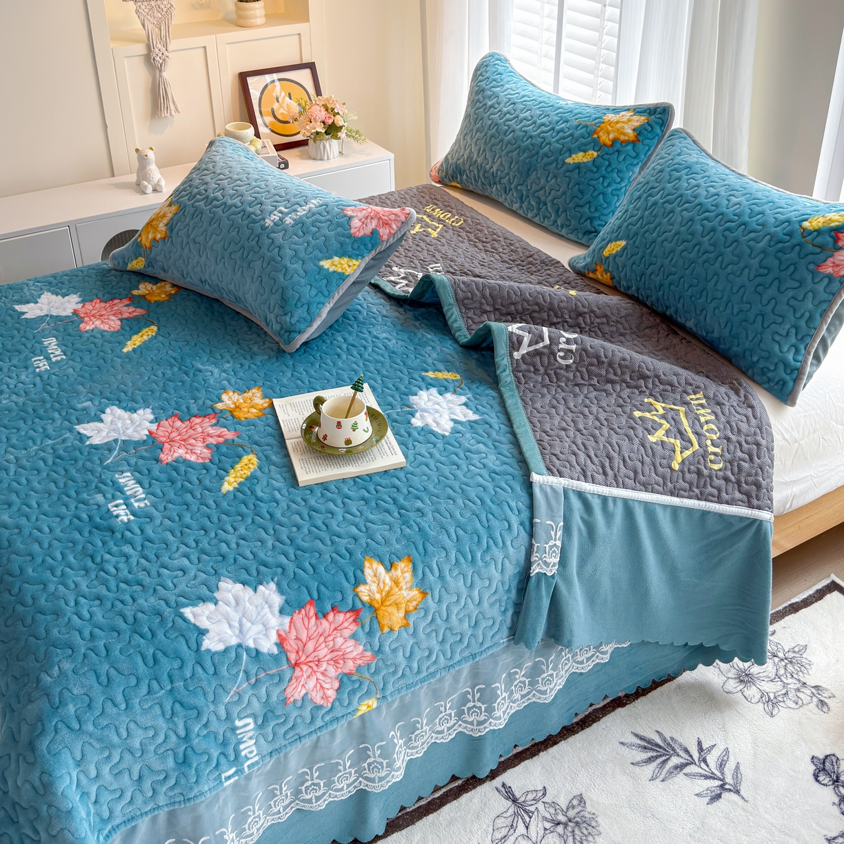 91家纺网 家纺一手货源 找家纺 梓依家纺 2025新款牛奶绒单床裙款蕾丝床盖三件套四件套 摇曳