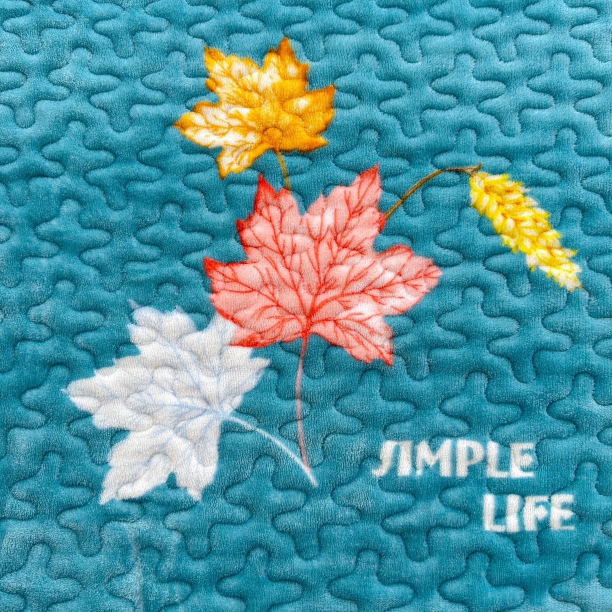 91家纺网 家纺一手货源 找家纺 梓依家纺 2025新款牛奶绒单床裙款蕾丝床盖三件套四件套 摇曳