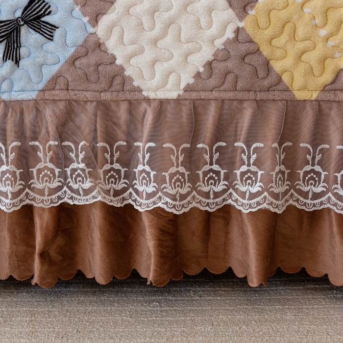 91家纺网 家纺一手货源 找家纺 梓依家纺 2025新款牛奶绒单床裙款蕾丝床盖三件套四件套 优雅蝴蝶结