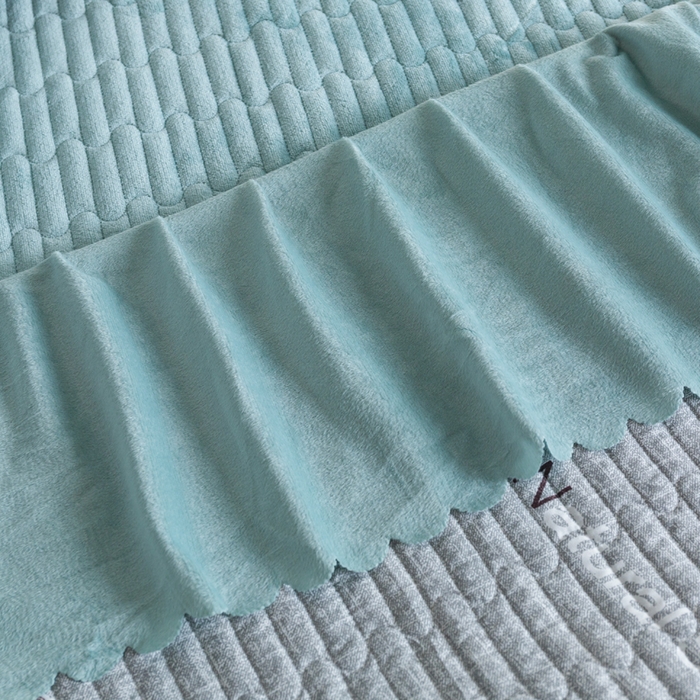 91家纺网 家纺一手货源 找家纺 梓依家纺 2025新款牛奶绒单床裙款蕾丝床盖三件套四件套 海盐蓝