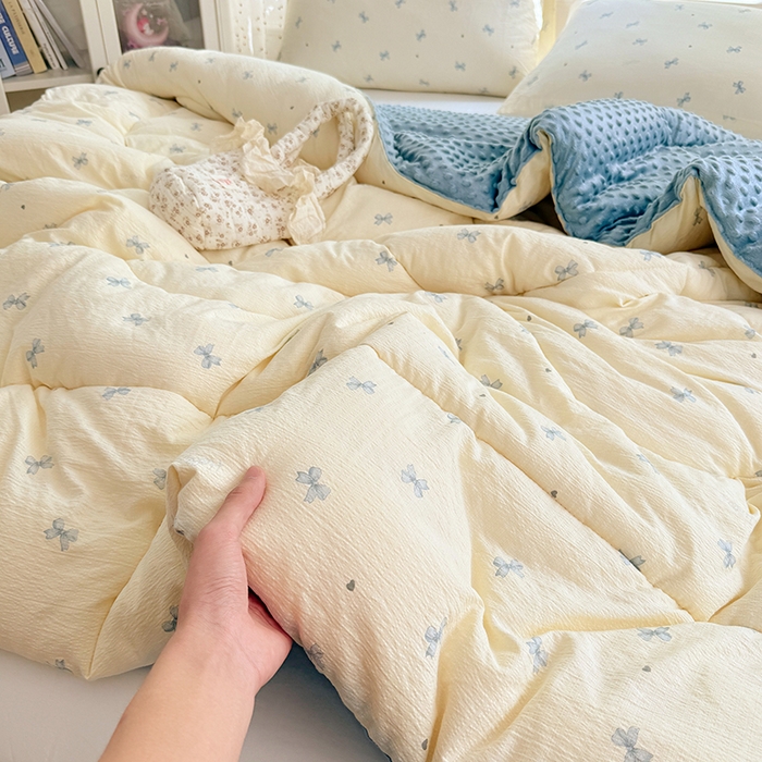 91家纺网 家纺一手货源 找家纺 VIP被业 2025新款云感棉双层纱豆豆绒冬被被子被芯 星砂布丁