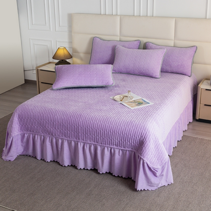 91家纺网 家纺一手货源 找家纺 梓依家纺 2025新款牛奶绒单床裙款蕾丝床盖三件套四件套 奶油紫