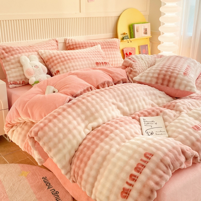 91家纺网 家纺一手货源 找家纺 （总）眠博士 2025新款时尚印花兔绒牛奶绒保暖四件套