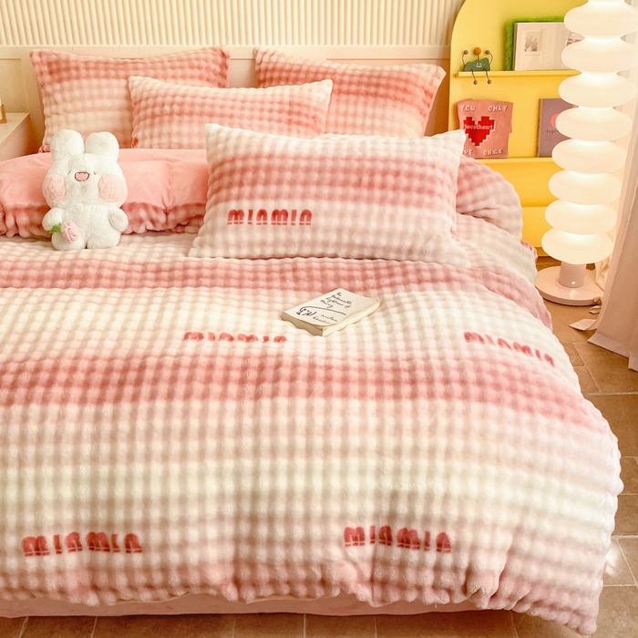 91家纺网 家纺一手货源 找家纺 （总）眠博士 2025新款时尚印花兔绒牛奶绒保暖四件套