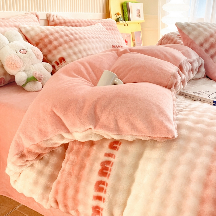 91家纺网 家纺一手货源 找家纺 （总）眠博士 2025新款时尚印花兔绒牛奶绒保暖四件套