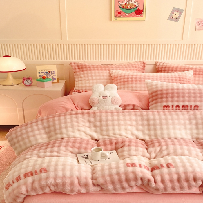 91家纺网 家纺一手货源 找家纺 （总）眠博士 2025新款时尚印花兔绒牛奶绒保暖四件套