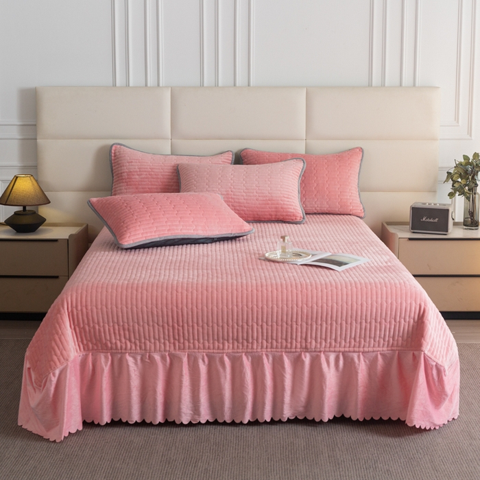 梓依家纺 2025新款牛奶绒单床裙款蕾丝床盖三件套四件套 樱花粉