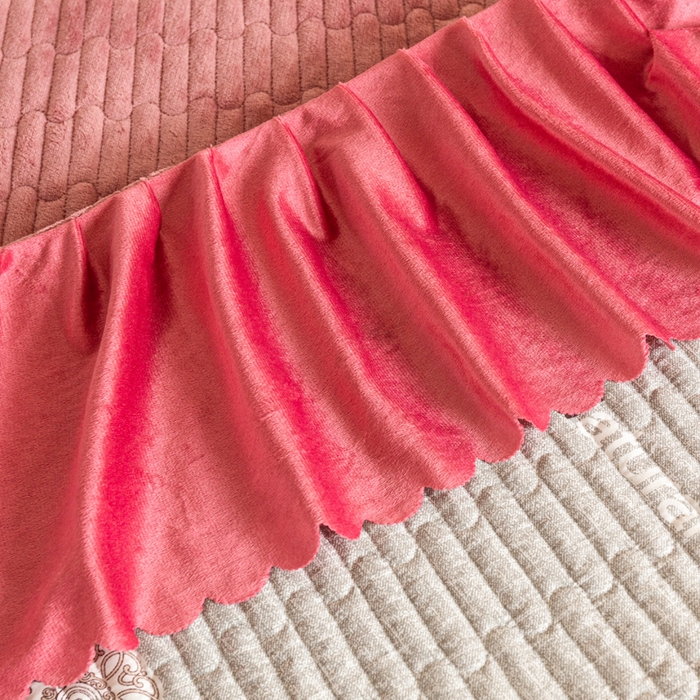 91家纺网 家纺一手货源 找家纺 梓依家纺 2025新款牛奶绒单床裙款蕾丝床盖三件套四件套 砖红色